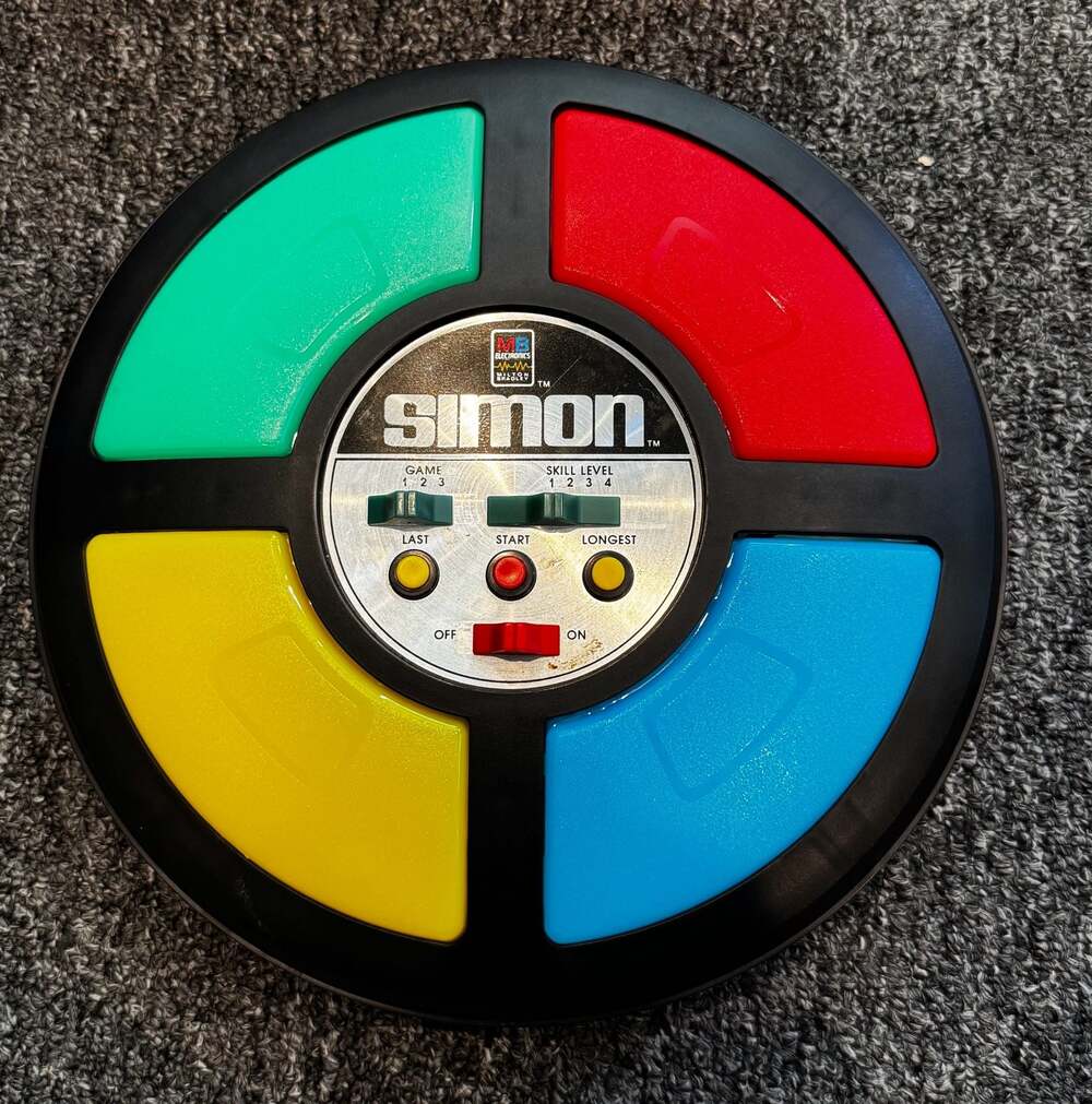 Vintage 1978 Milton Bradley Simon Electronic Game Model 4850 with Original Box